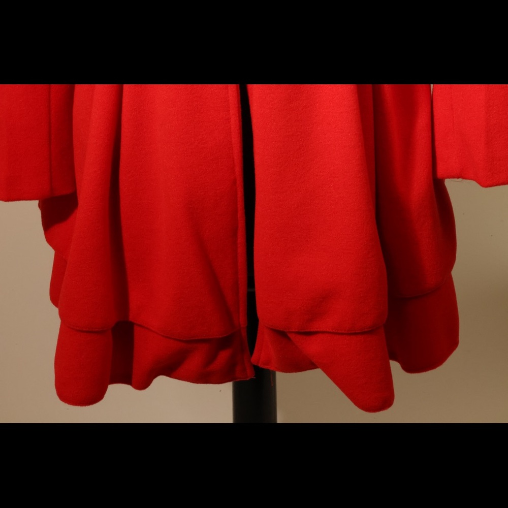 Red coat - Picture 6 of 7